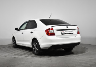 Подержанный автомобиль Skoda Rapid Liftback 2016 года (7 фото)