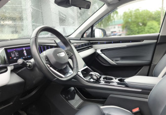 Подержанный автомобиль Geely Atlas 2024 года (19 фото)
