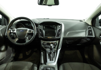 Подержанный автомобиль Ford Focus Hatchback 2013 года (13 фото)