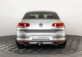 Подержанный автомобиль Volkswagen Passat Sedan 2016 года (7 фото)