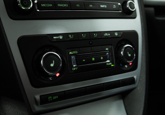 Подержанный автомобиль Skoda Octavia Liftback 2011 года (15 фото)