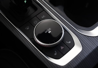 Подержанный автомобиль Jaecoo J7 2024 года (24 фото)