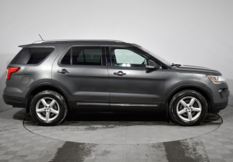 Подержанный автомобиль Ford Explorer 2018 года (4 фото)