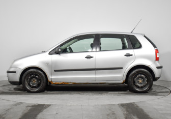 Подержанный автомобиль Volkswagen Polo Hatchback 2002 года (8 фото)