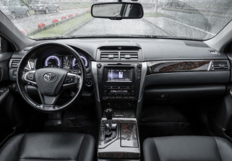 Подержанный автомобиль Toyota Camry Sedan 2015 года (14 фото)