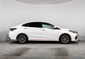 Подержанный автомобиль Omoda S5 2023 года (4 фото)