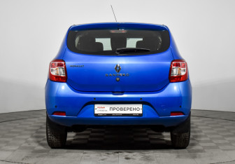 Подержанный автомобиль Renault Sandero 2015 года (6 фото)