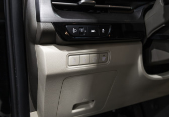 Подержанный автомобиль Kia Carnival 2020 года (25 фото)