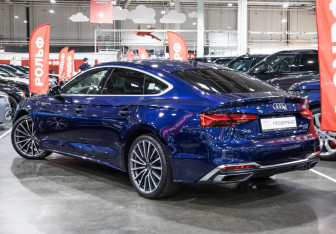 Подержанный автомобиль Audi A5 Liftback 2022 года (10 фото)
