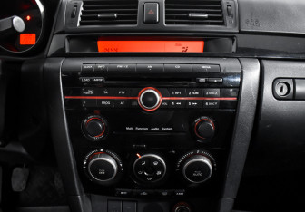 Подержанный автомобиль Mazda 3 Sedan 2008 года (16 фото)