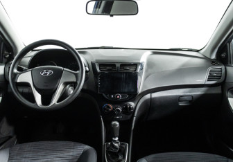 Подержанный автомобиль Hyundai Solaris Sedan 2015 года (13 фото)