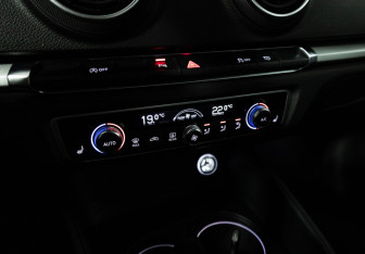 Подержанный автомобиль Audi A3 Sedan 2018 года (15 фото)