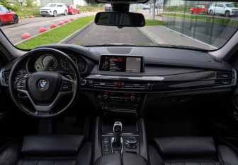 Подержанный автомобиль BMW X6 2016 года (10 фото)