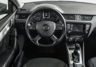 Подержанный автомобиль Skoda Octavia Liftback 2014 года (11 фото)