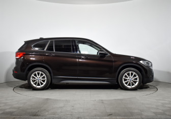 Подержанный автомобиль BMW X1 2020 года (4 фото)