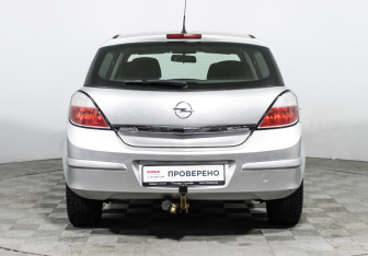 Подержанный автомобиль Opel Astra Hatchback 2006 года (6 фото)