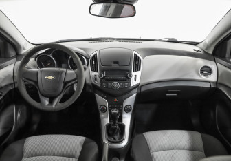 Подержанный автомобиль Chevrolet Cruze Sedan 2013 года (10 фото)