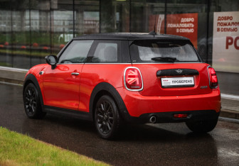 Подержанный автомобиль MINI Hatch 2020 года (8 фото)