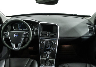 Подержанный автомобиль Volvo XC60 2014 года (13 фото)