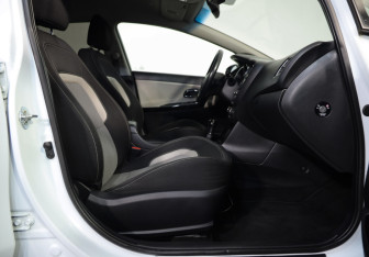 Подержанный автомобиль Kia Ceed Hatchback 2012 года (23 фото)