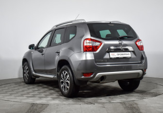 Подержанный автомобиль Nissan Terrano 2015 года (7 фото)