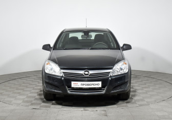 Подержанный автомобиль Opel Astra Sedan 2012 года (2 фото)