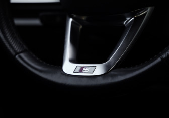 Подержанный автомобиль Audi Q8 2019 года (12 фото)