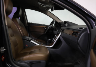 Подержанный автомобиль Volvo XC70 2015 года (27 фото)