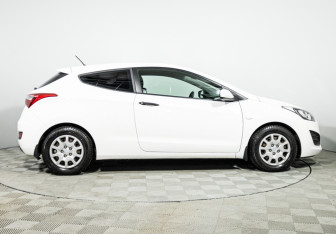 Подержанный автомобиль Hyundai i30 Hatchback 2014 года (4 фото)