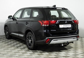 Подержанный автомобиль Mitsubishi Outlander 2021 года (7 фото)