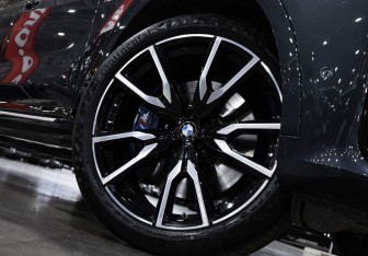 Подержанный автомобиль BMW X7 2020 года (8 фото)