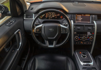 Подержанный автомобиль Land Rover Discovery Sport 2017 года (11 фото)