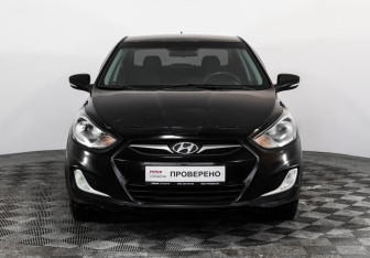 Подержанный автомобиль Hyundai Solaris Sedan 2011 года (2 фото)