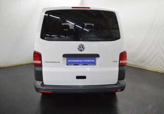 Подержанный автомобиль Volkswagen Caravelle 2013 года (5 фото)