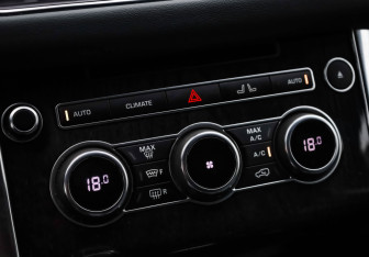 Подержанный автомобиль Land Rover Range Rover Sport 2015 года (23 фото)