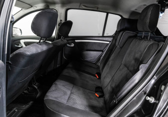 Подержанный автомобиль Renault Sandero 2013 года (12 фото)