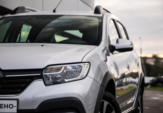 Подержанный автомобиль Renault Sandero 2020 года (2 фото)
