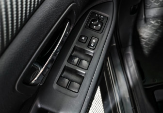 Подержанный автомобиль Mitsubishi Outlander 2013 года (10 фото)