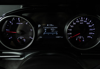 Подержанный автомобиль Kia Carnival 2021 года (12 фото)