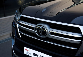 Подержанный автомобиль Toyota Land Cruiser Suv 2019 года (2 фото)