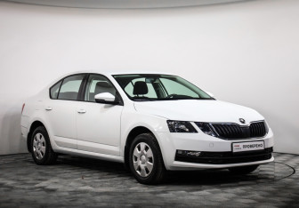 Подержанный автомобиль Skoda Octavia Liftback 2019 года (3 фото)