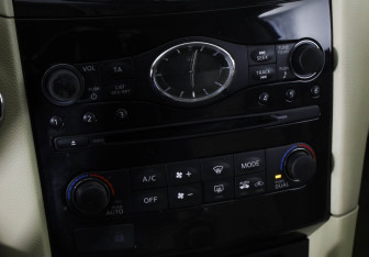 Подержанный автомобиль Infiniti FX 2012 года (21 фото)