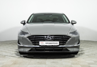Подержанный автомобиль Hyundai Sonata 2019 года (2 фото)