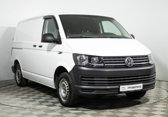 Подержанный автомобиль Volkswagen Transporter Minivan 2015 года (3 фото)