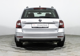 Подержанный автомобиль Skoda Octavia Wagon 2017 года (6 фото)