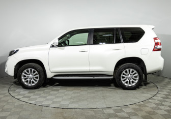 Подержанный автомобиль Toyota Land Cruiser Prado 2015 года (8 фото)