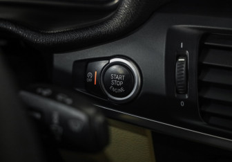 Подержанный автомобиль BMW X3 2012 года (18 фото)