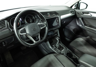 Подержанный автомобиль Volkswagen Tiguan 2022 года (11 фото)