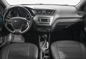 Подержанный автомобиль Kia Rio Sedan 2016 года (13 фото)