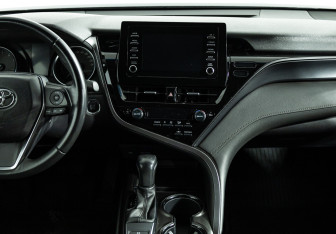 Подержанный автомобиль Toyota Camry Sedan 2021 года (14 фото)